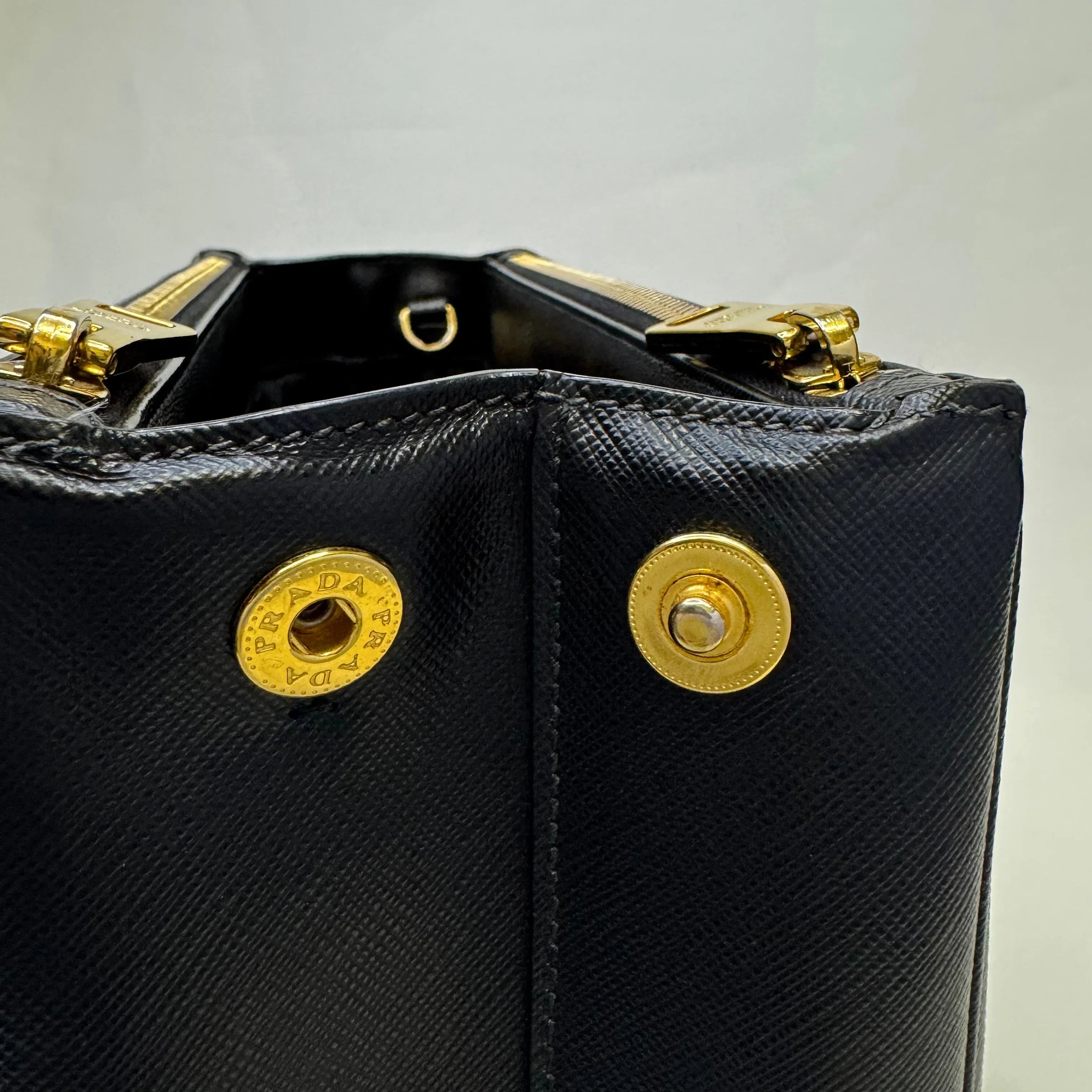 Prada Medium Galleria Saffiano leather bag Black