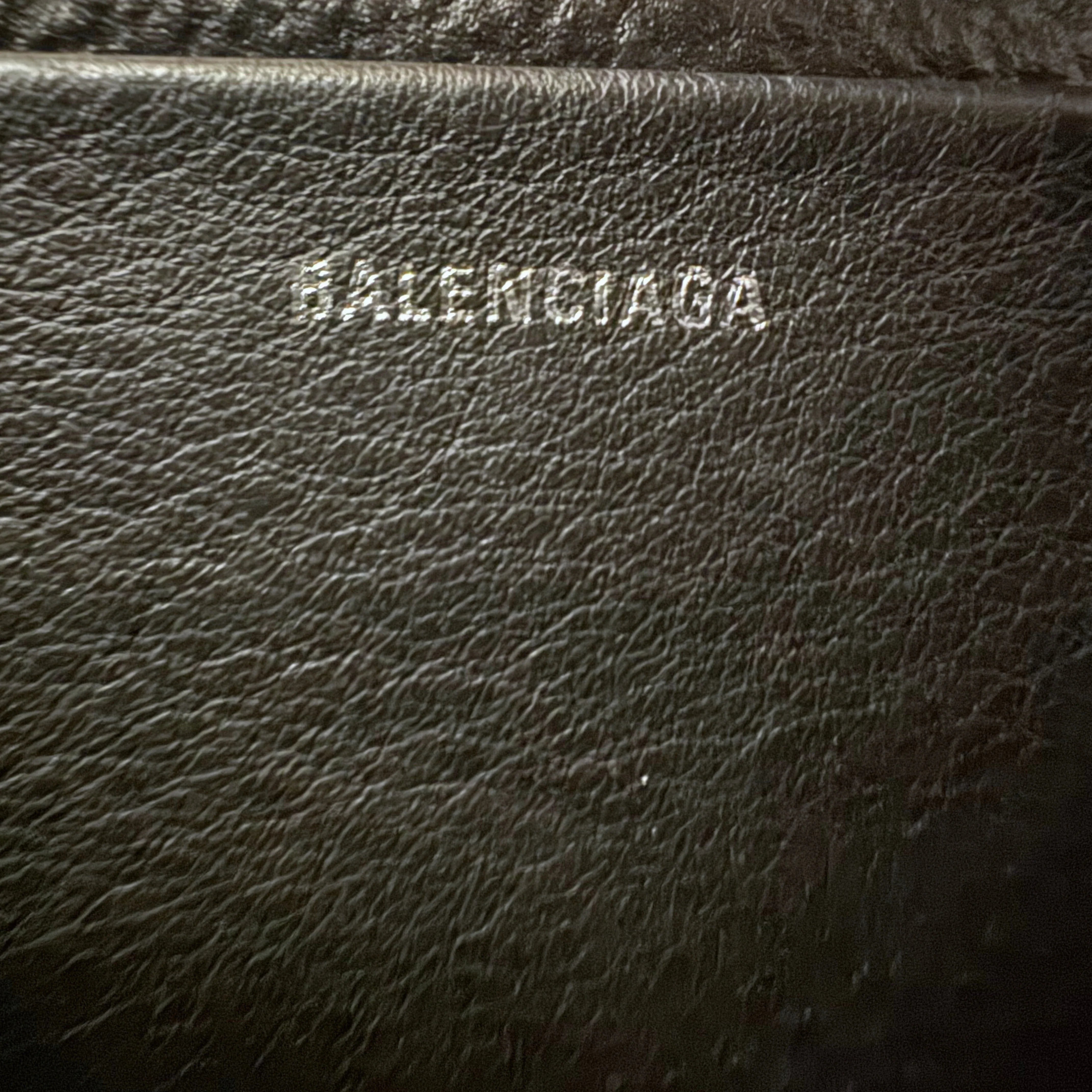 BALENCIAGA Calfskin Logo Everyday Camera Bag /Black