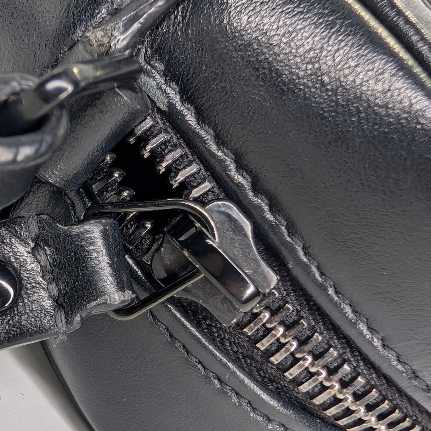 Yves Saint Laurent Loulou Camera Bag Black