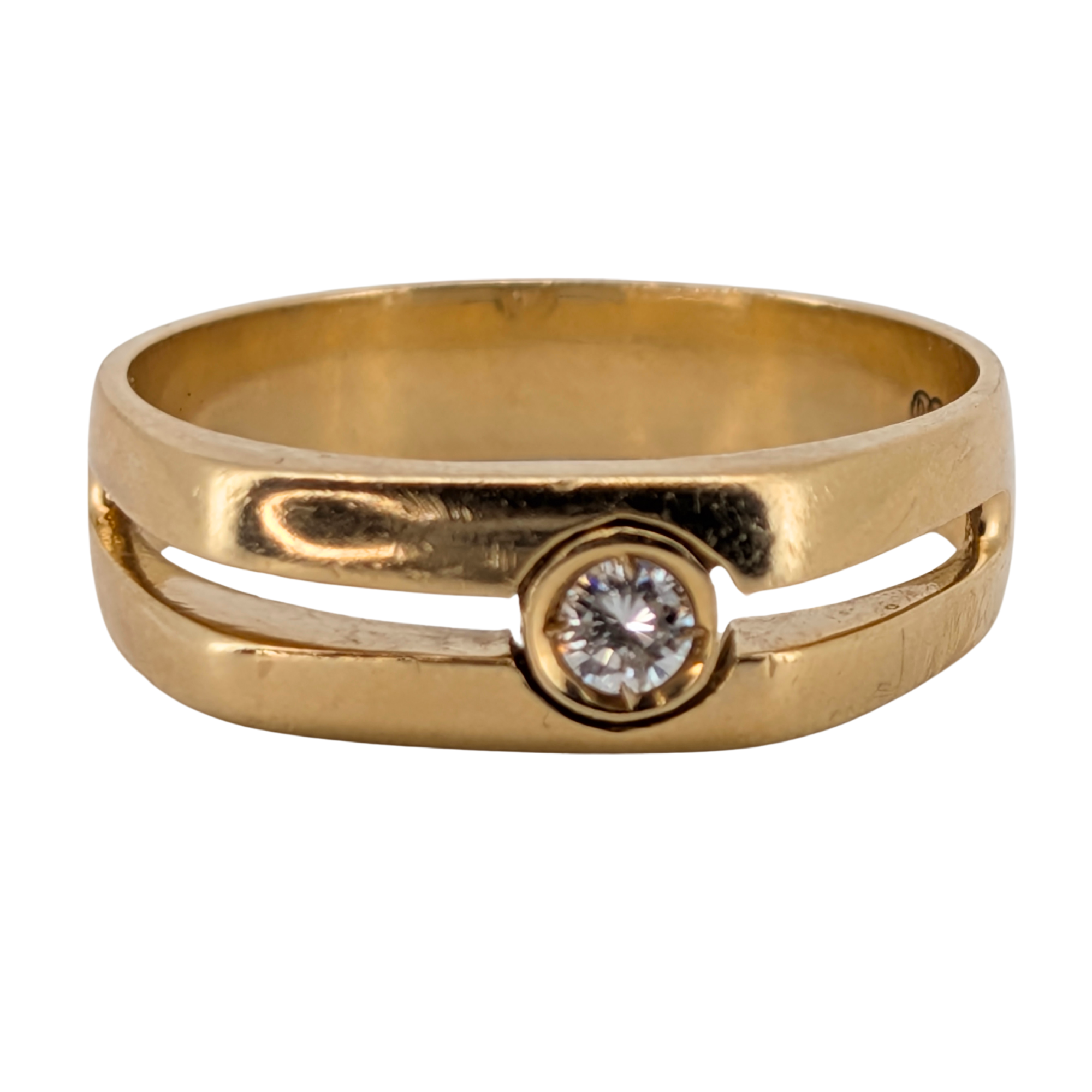 0.10Ct Natural Diamond Marquise Cut Ring On 18K Gold