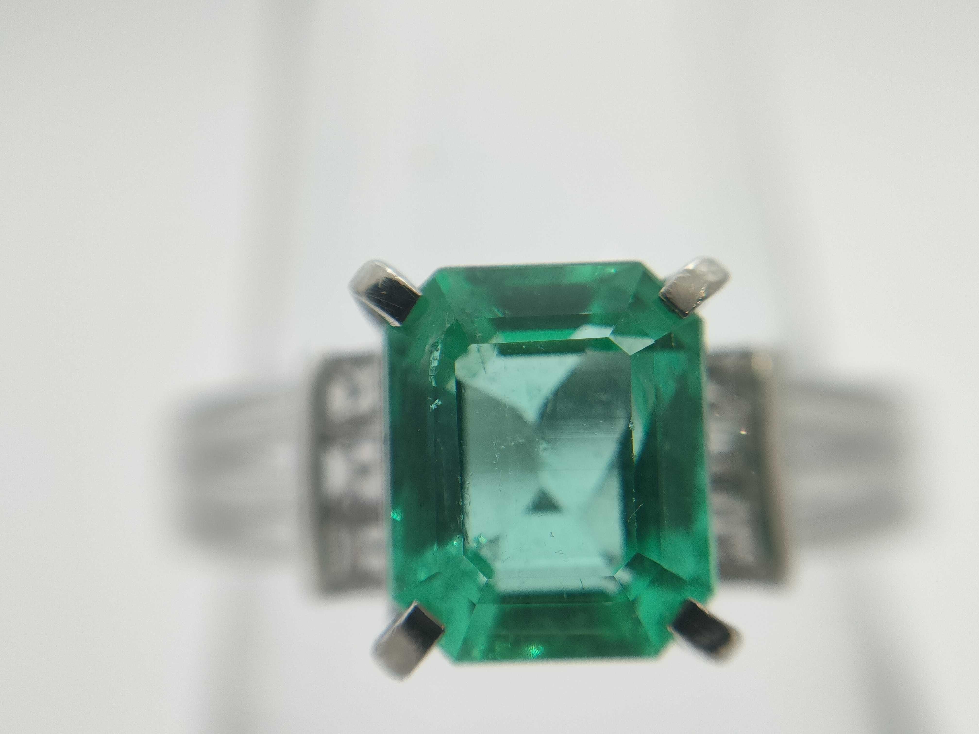 Platinum 900 Natural Emerald 1.12CT & Diamond 0.16CT Three Stone Ring SIZE P½