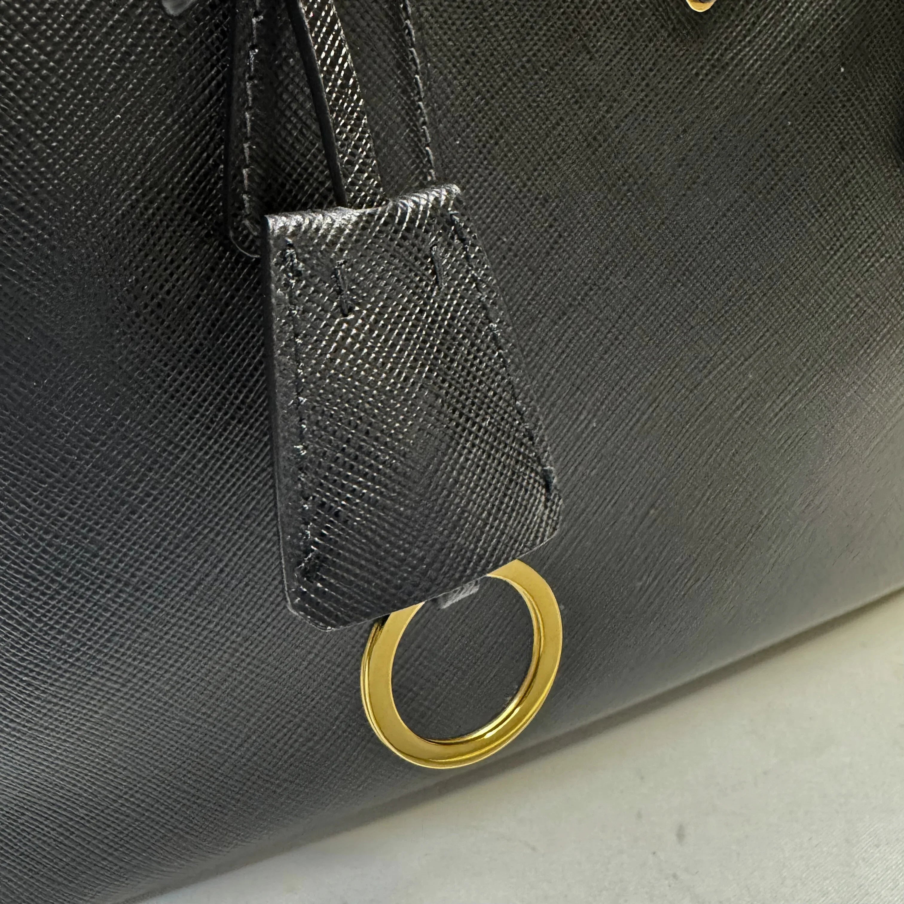 Prada Medium Galleria Saffiano leather bag Black