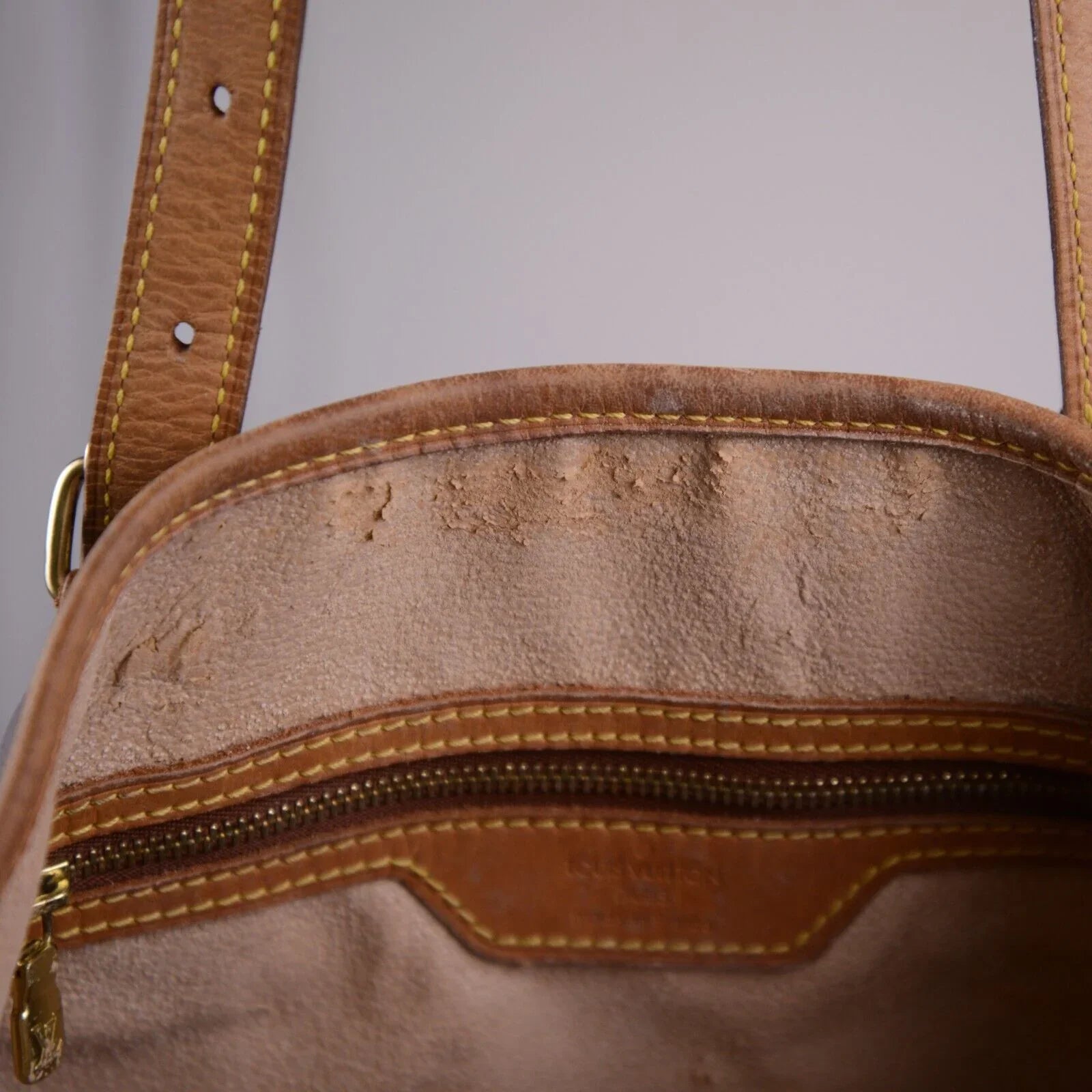 Louis Vuitton Bucket GM Monogram Tote Bag With Pouch