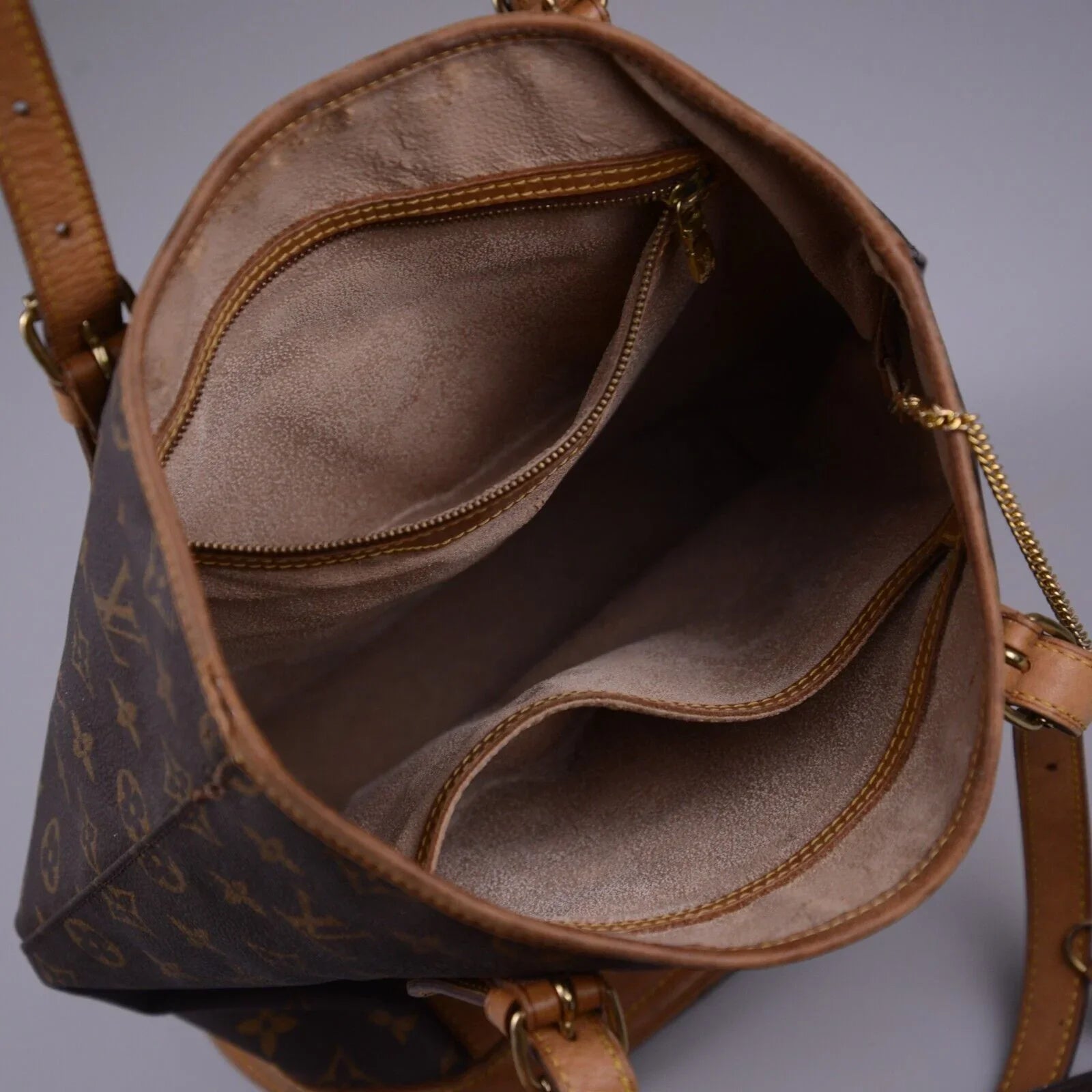 Louis Vuitton Bucket GM Monogram Tote Bag With Pouch