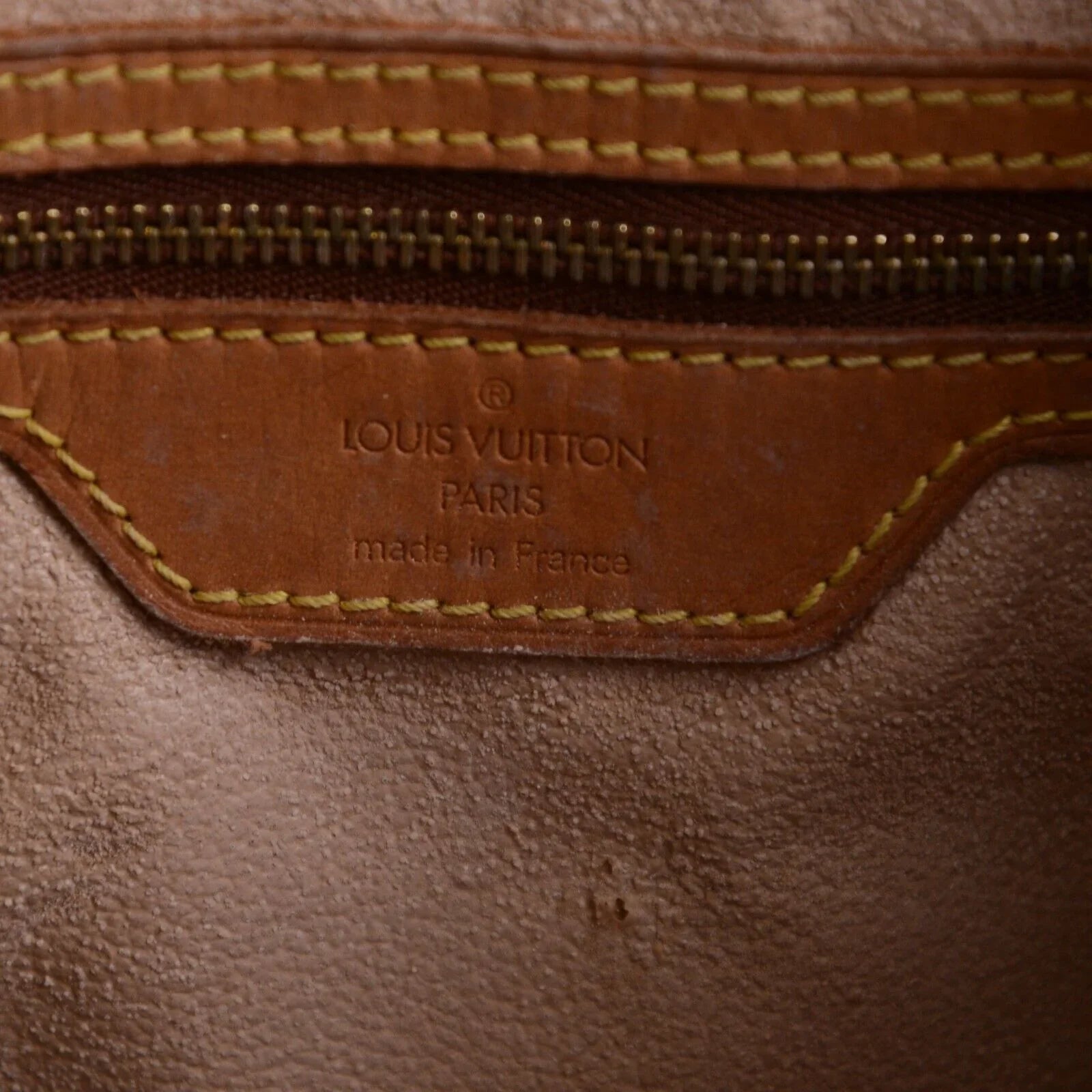 Louis Vuitton Bucket GM Monogram Tote Bag With Pouch