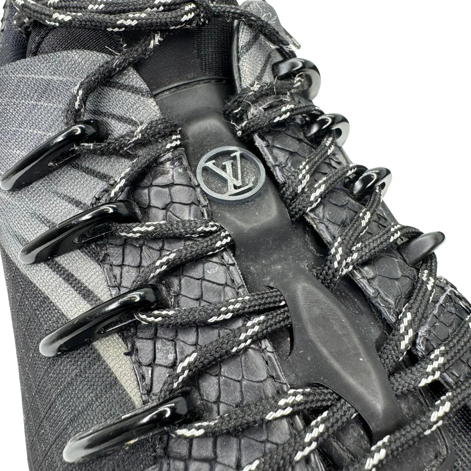 Louis Vuitton Run Away Pulse Sneakers Black - Lost Designer