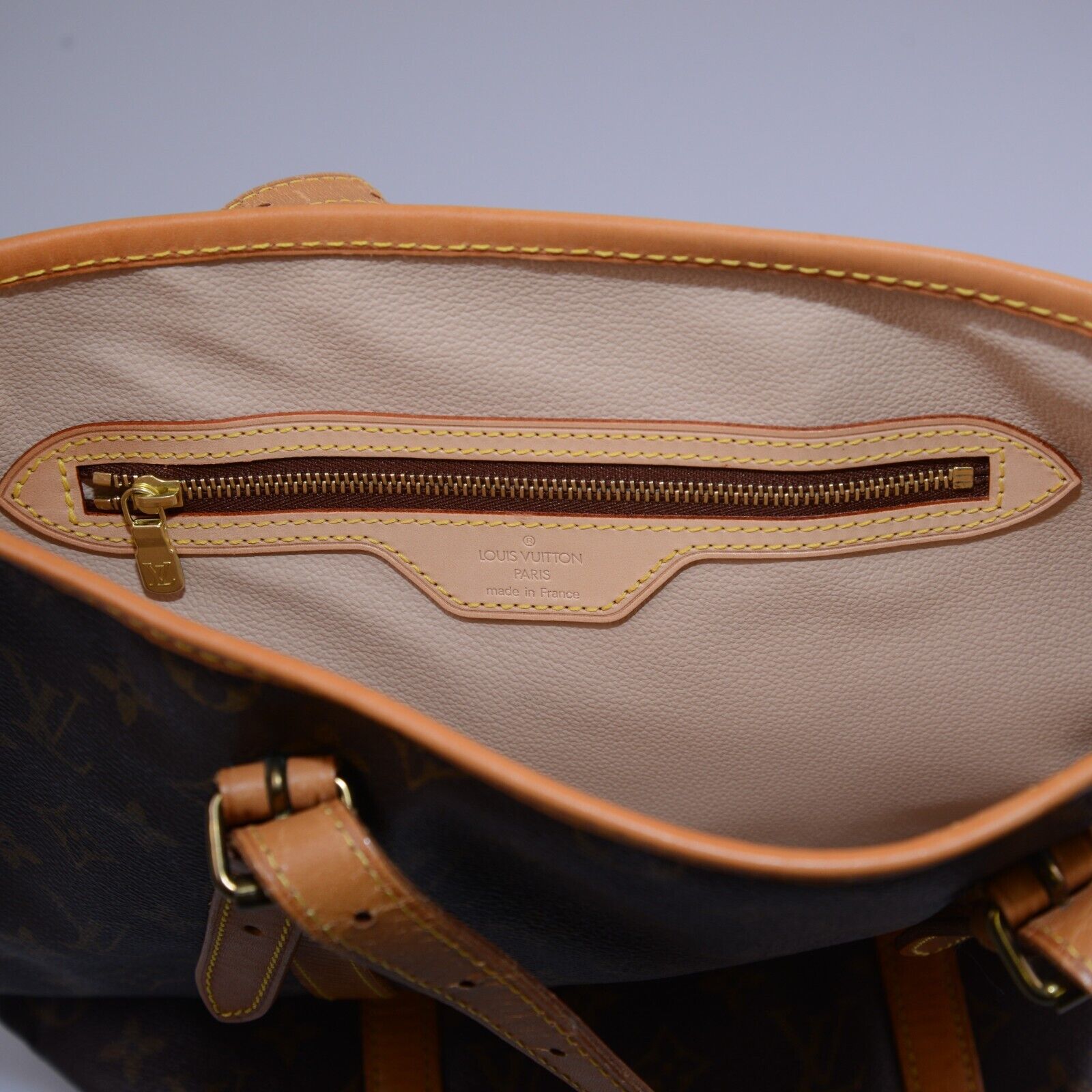 Louis Vuitton Bucket GM Monogram Tote Bag